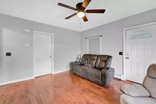 43 Agnes St, Springfield, MA 01118 - Photo 12