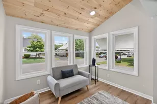 79 Kaveney St, Chicopee, MA 01020 - Photo 4