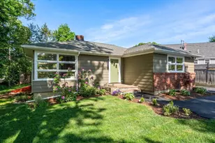 8 Everett St, Wakefield, MA 01880 - Photo 2