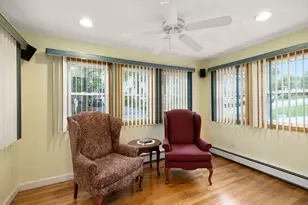 102 Orange St, Reading, MA 01867 - Photo 4