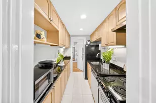 352 Tappan St, Brookline, MA 02445 - Photo 18