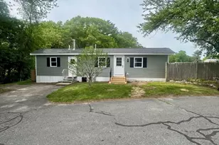 52 Sycamore Dr, Halifax, MA 02338 - Photo 2