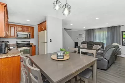 108 Bishop Dr #108, Framingham, MA 01702 - Photo 2
