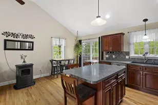 352 Durfee St, Southbridge, MA 01550 - Photo 6
