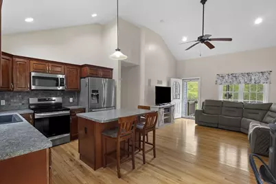 352 Durfee St, Southbridge, MA 01550 - Photo 8