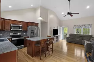 352 Durfee St, Southbridge, MA 01550 - Photo 8