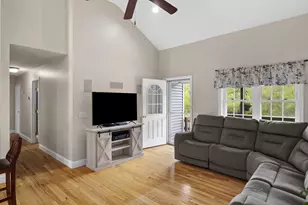 352 Durfee St, Southbridge, MA 01550 - Photo 10