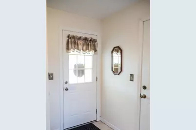 8 Applewood Ln, Holyoke, MA 01040 - Photo 34