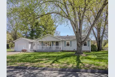 8 Applewood Ln, Holyoke, MA 01040 - Photo 4