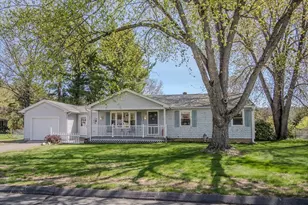 8 Applewood Ln, Holyoke, MA 01040 - Photo 4