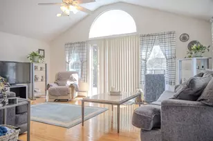 8 Applewood Ln, Holyoke, MA 01040 - Photo 6