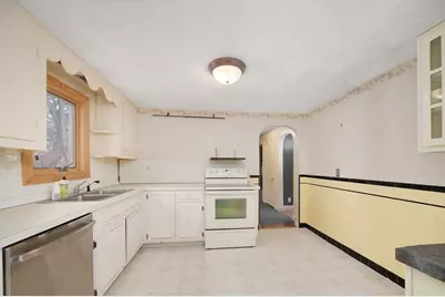 210 Pleasant St, Seekonk, MA 02771 - Photo 10