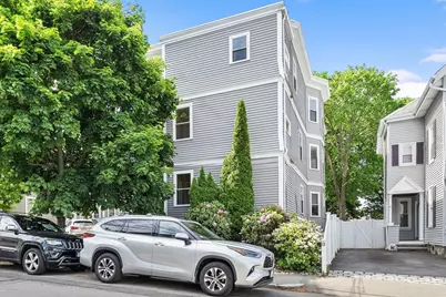 17 Robbins St #3-1, Waltham, MA 02453 - Photo 2