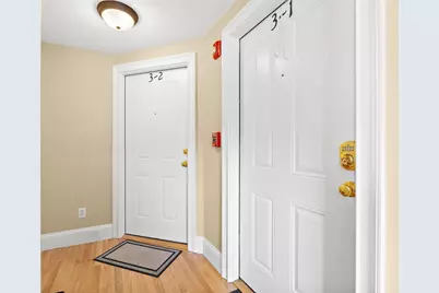 17 Robbins St #3-1, Waltham, MA 02453 - Photo 4