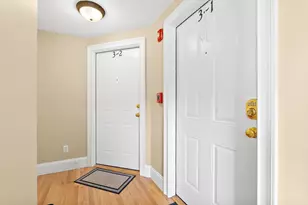 17 Robbins St, Waltham, MA 02453 - Photo 4
