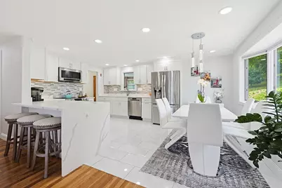 46 Robinson Rd, Woburn, MA 01801 - Photo 6