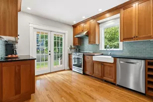 8 Mendum St, Boston, MA 02131 - Photo 12