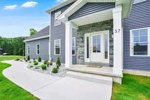37 Balsam Hl Rd, Ludlow, MA 01056 - Photo 2