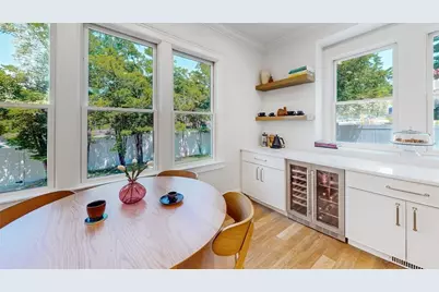 37 Oakland St, Wellesley, MA 02481 - Photo 4
