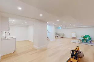 37 Oakland St, Wellesley, MA 02481 - Photo 32