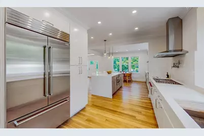 37 Oakland St, Wellesley, MA 02481 - Photo 6