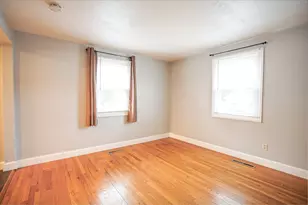 39 Greenwood St, Westfield, MA 01085 - Photo 4