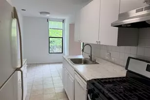 18 Shrewsbury Green Dr, Shrewsbury, MA 01545 - Photo 2