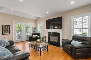 77 Cedar St, Wellesley, MA 02481 - Photo 12