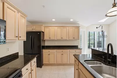 70 Orchard Meadow Dr #70, Shrewsbury, MA 01545 - Photo 8