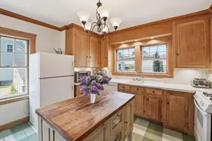 19 Humphrey St, Marblehead, MA 01945 - Photo 10