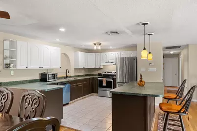 240 Hampstead St, Methuen, MA 01844 - Photo 10