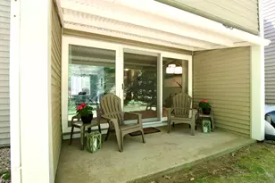 264 Nassau Dr, Springfield, MA 01129 - Photo 4