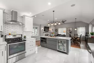 32 Oak St, Stoneham, MA 02180 - Photo 6