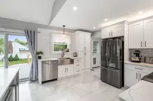 32 Oak St, Stoneham, MA 02180 - Photo 4