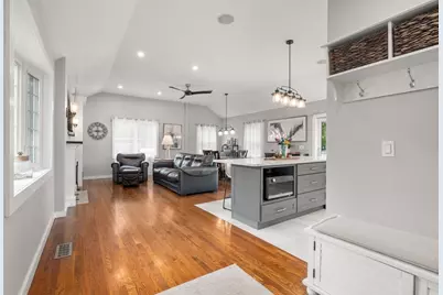 32 Oak St, Stoneham, MA 02180 - Photo 8