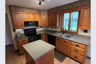 758 Country Club Rd, Greenfield, MA 01301 - Photo 16