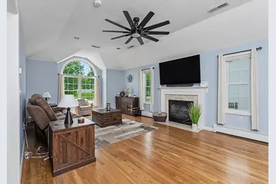 72 Heritage Rd, Dracut, MA 01826 - Photo 8