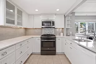 27 Billows St, Winthrop, MA 02152 - Photo 2