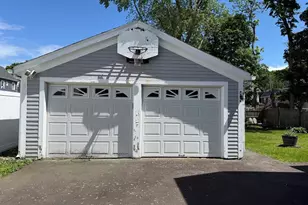 10 Avon St, Saugus, MA 01906 - Photo 30