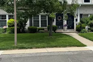 29 Plantation Dr, Agawam, MA 01001 - Photo 2