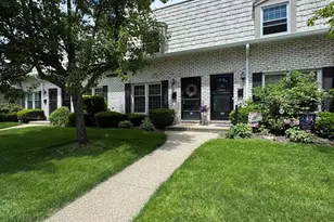 29 Plantation Dr, Agawam, MA 01001 - Photo 1