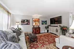 29 Plantation Dr, Agawam, MA 01001 - Photo 2