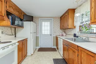 8 Beech St, Chelmsford, MA 01863 - Photo 8