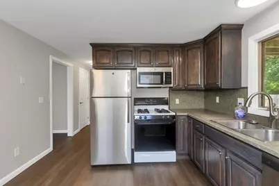 105 Mazarin St, Springfield, MA 01151 - Photo 6