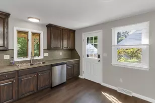105 Mazarin St, Springfield, MA 01151 - Photo 4