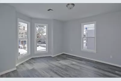 64 Thompson St, Springfield, MA 01109 - Photo 10