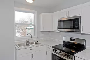 64 Thompson St, Springfield, MA 01109 - Photo 4
