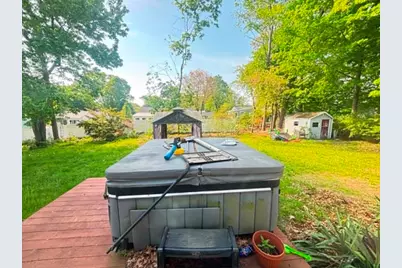 17 Lawn Ave, Lowell, MA 01852 - Photo 8