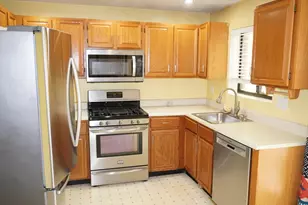 92 Sterling Ln, Haverhill, MA 01835 - Photo 2
