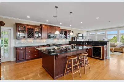 7 Swan Road, Quincy, MA 02169 - Photo 4